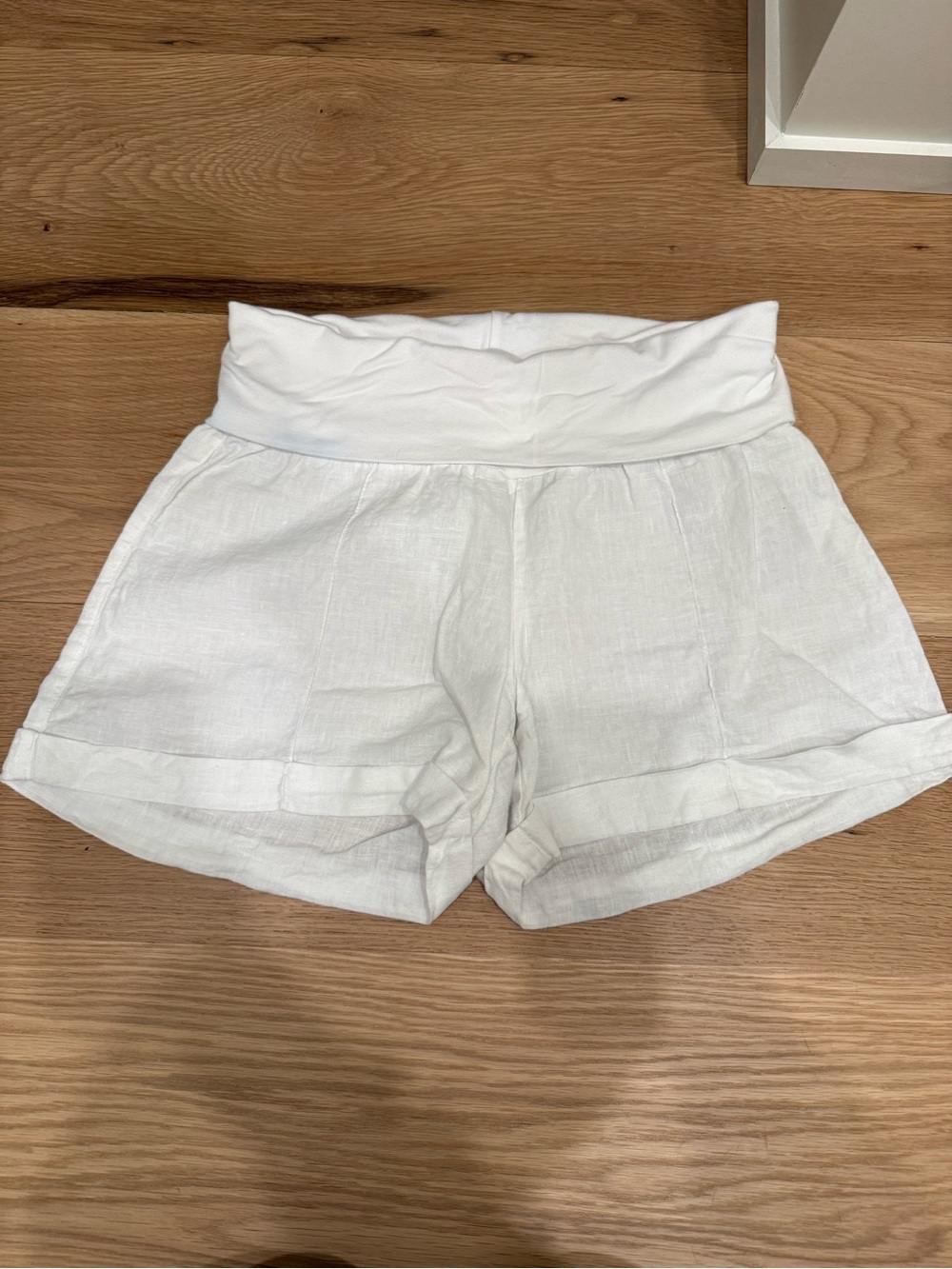 Fresh Laundry sz med linen white shorts